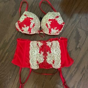 Victoria Secret Bombshell bra 32B & garter